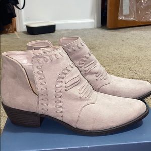 Qupid booties size 8